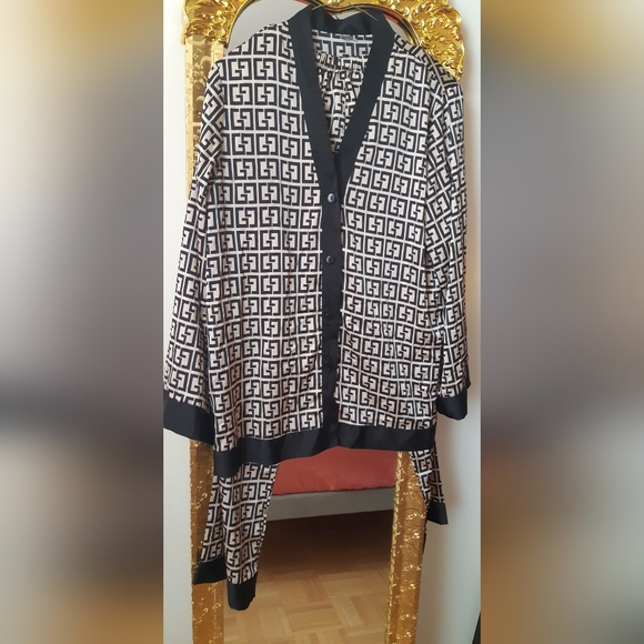 Pajama set - Picture 1 of 4